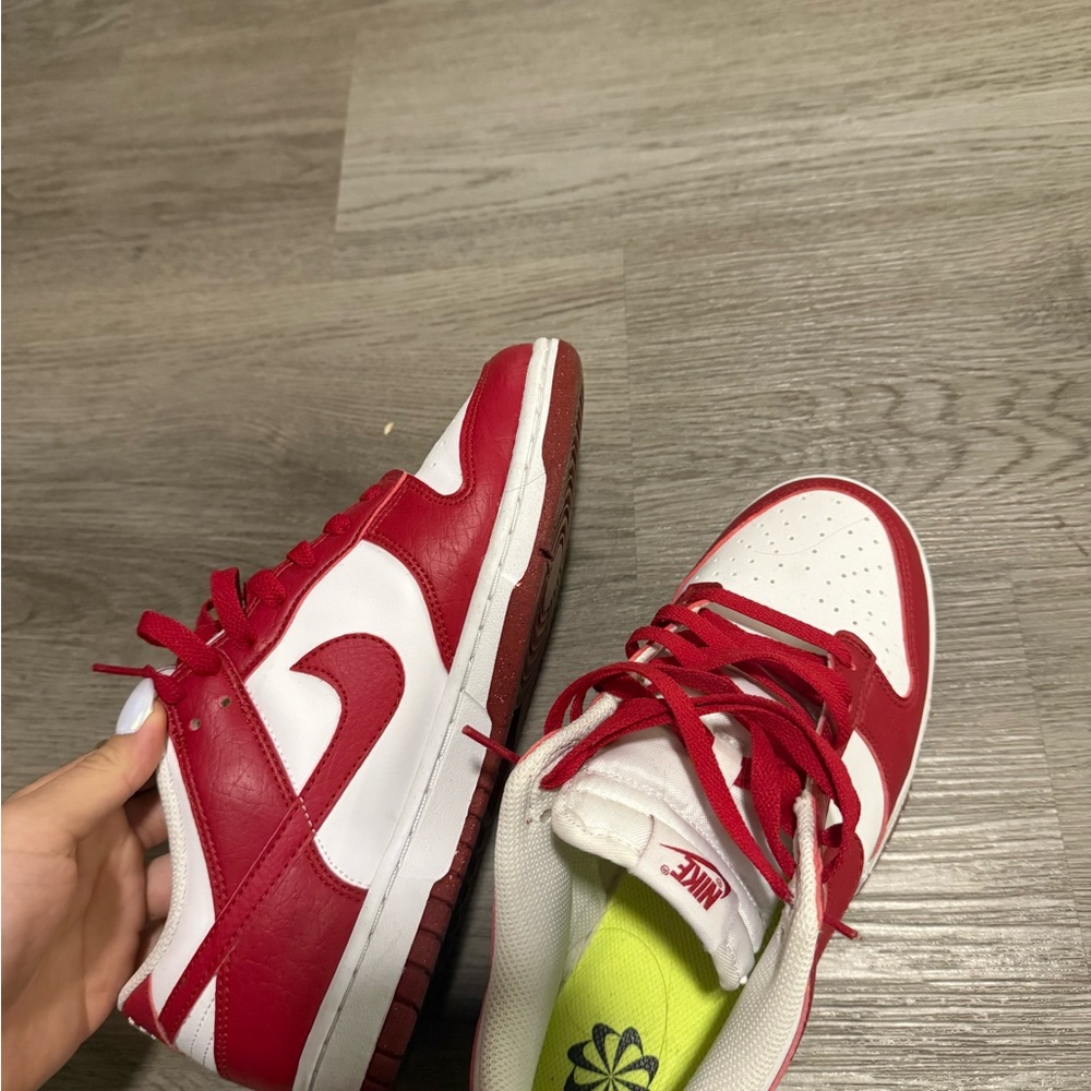 Red nike dunks - Picture 2 of 3